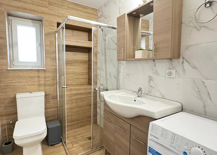 Unique Suite 2 , One Bedroom City Apartment